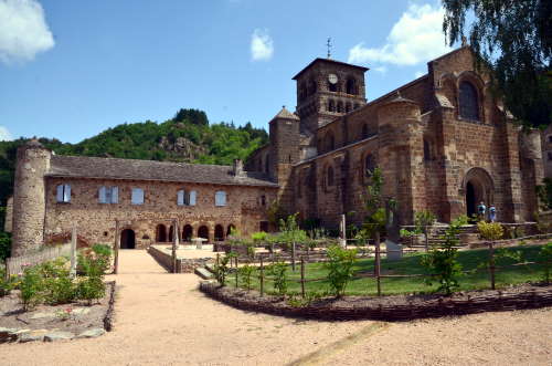 L'Eglise prieurale et son jardin médiéval